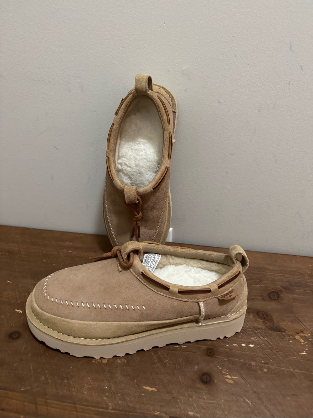 UGG Regenerate Women’s Slippers Size 7